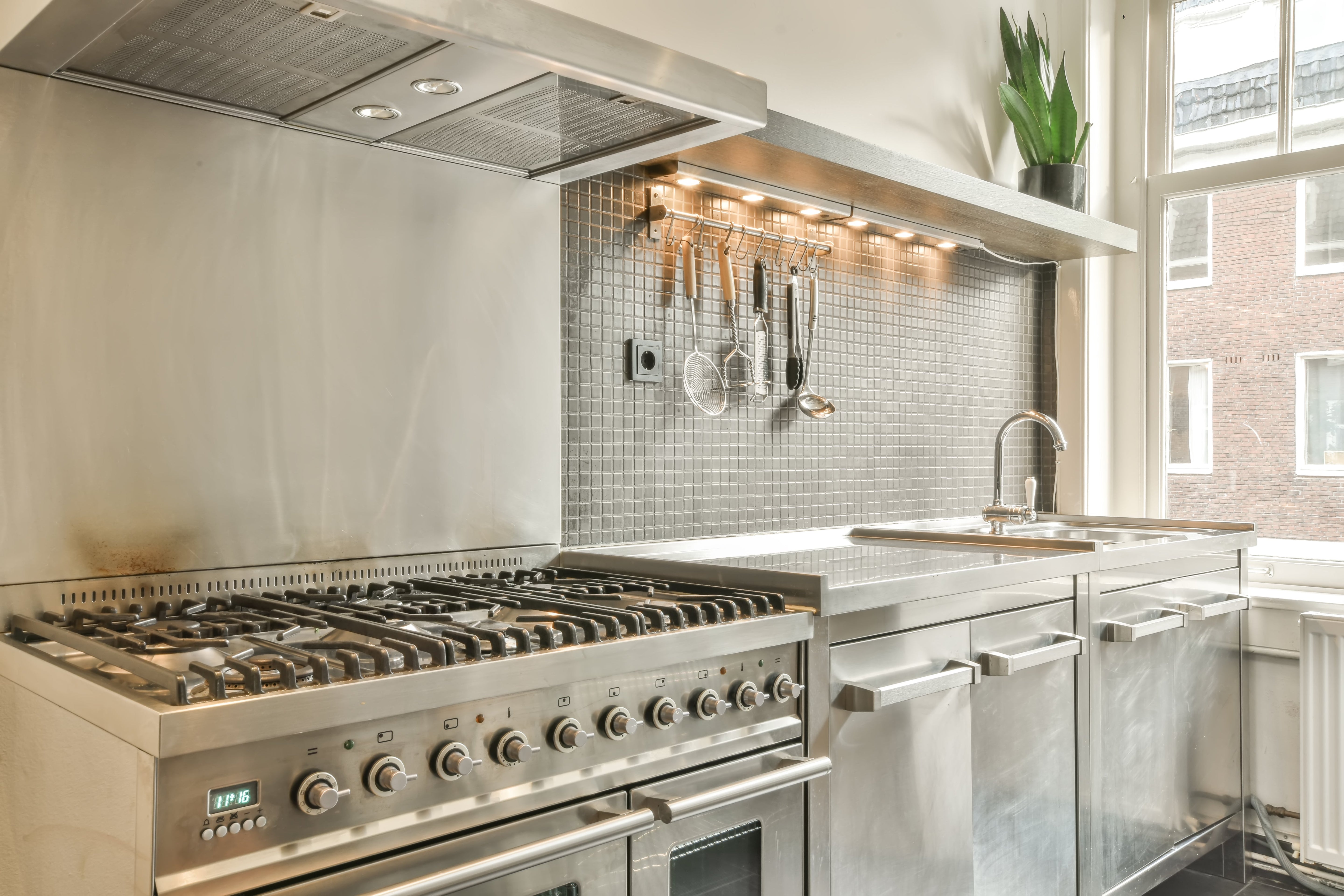 Pro-Style Appliances for Small Kitchen Spaces